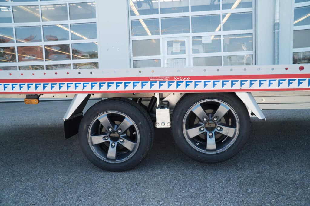 Lift-as Euro-Trans: de voorste as kan gelift worden voor meer comfort en het eenvoudiger verzetten van de Euro-Trans.